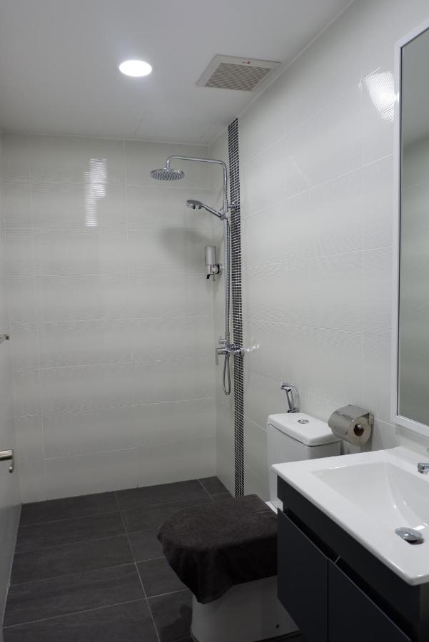 Flypod Hotel Kota Kinabalu Esterno foto