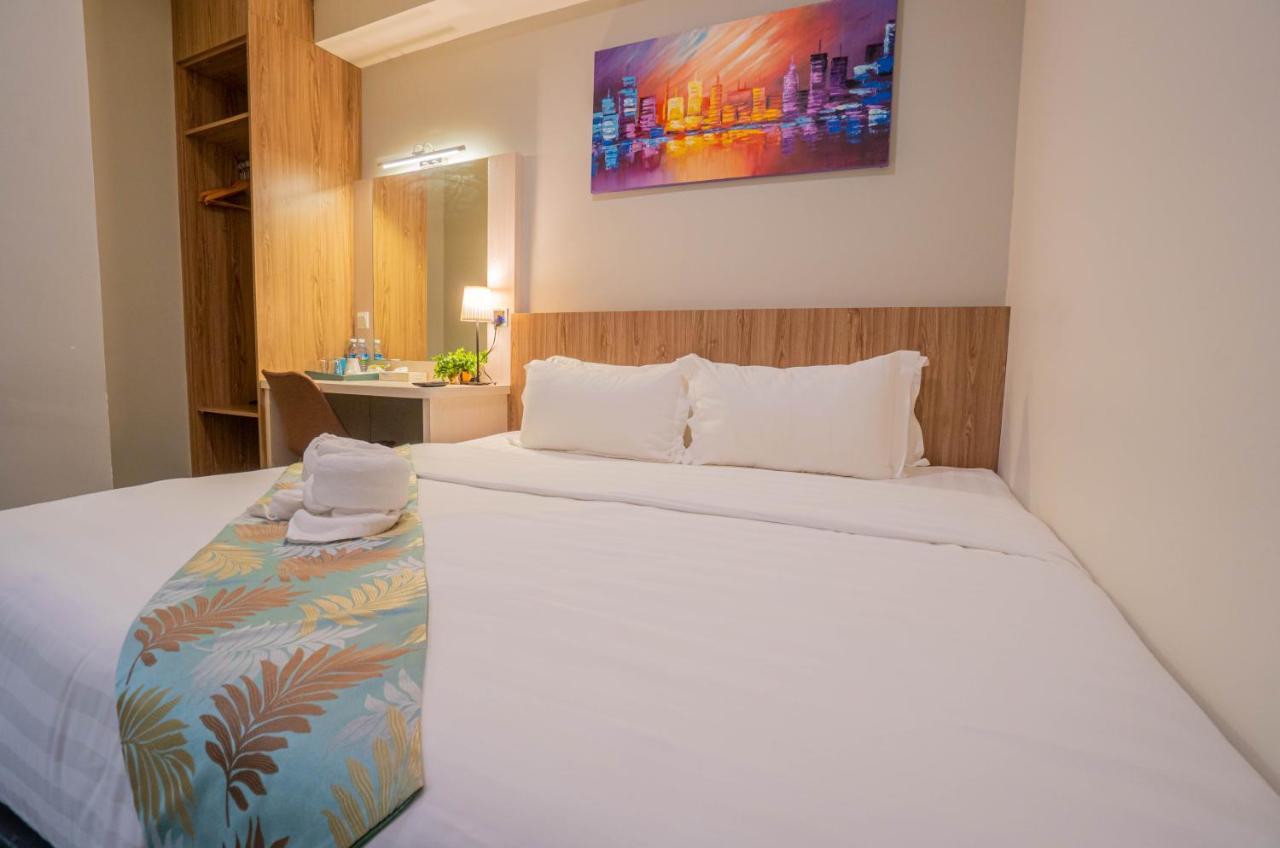 Flypod Hotel Kota Kinabalu Esterno foto