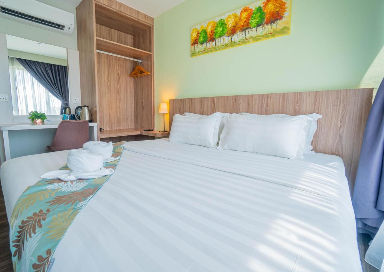 Flypod Hotel Kota Kinabalu Esterno foto