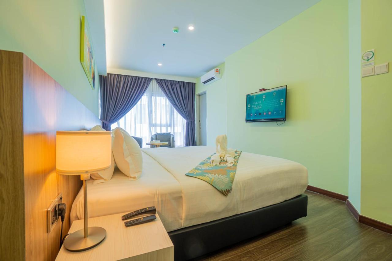 Flypod Hotel Kota Kinabalu Esterno foto