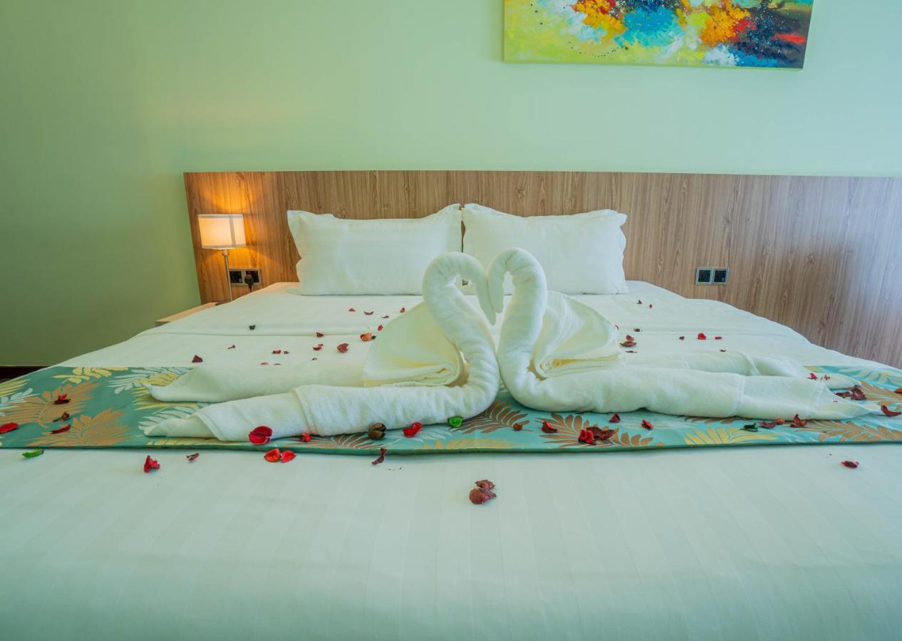 Flypod Hotel Kota Kinabalu Esterno foto