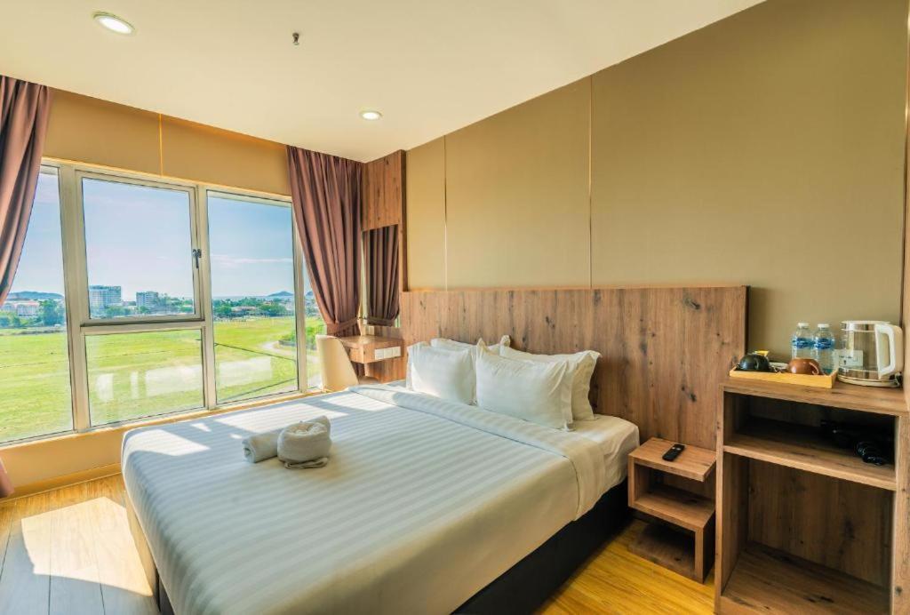 Flypod Hotel Kota Kinabalu Esterno foto