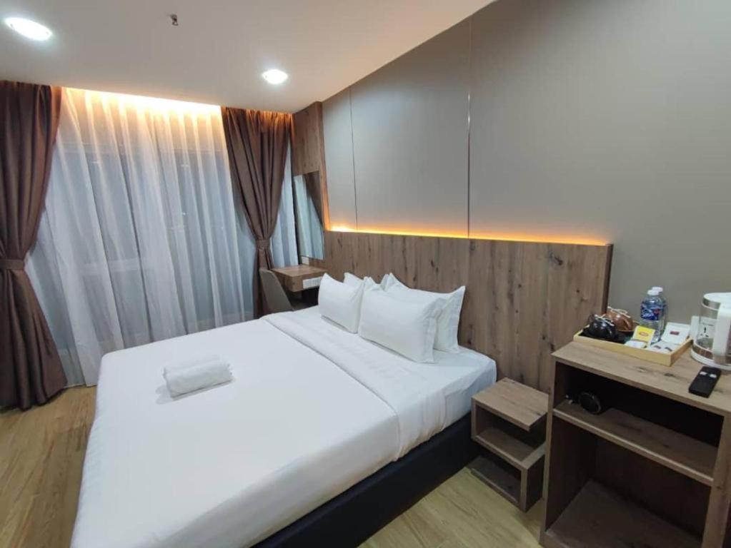 Flypod Hotel Kota Kinabalu Esterno foto